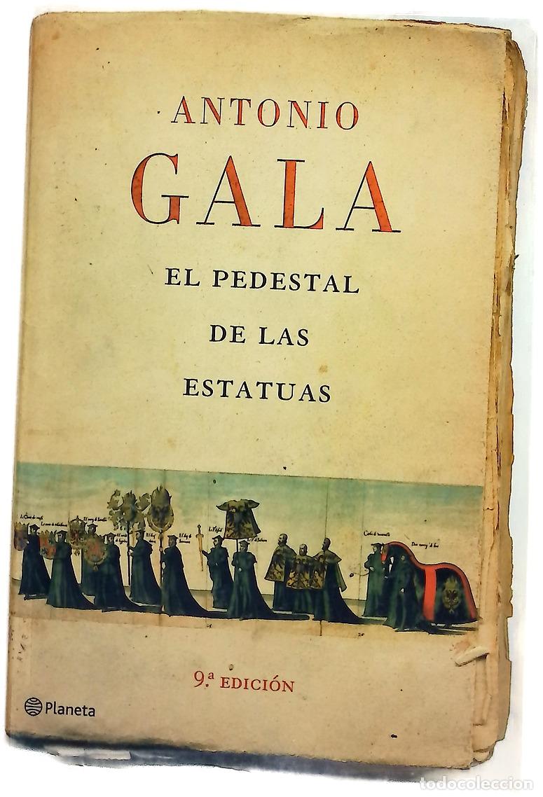 Livres: El pedestal de las estatuas