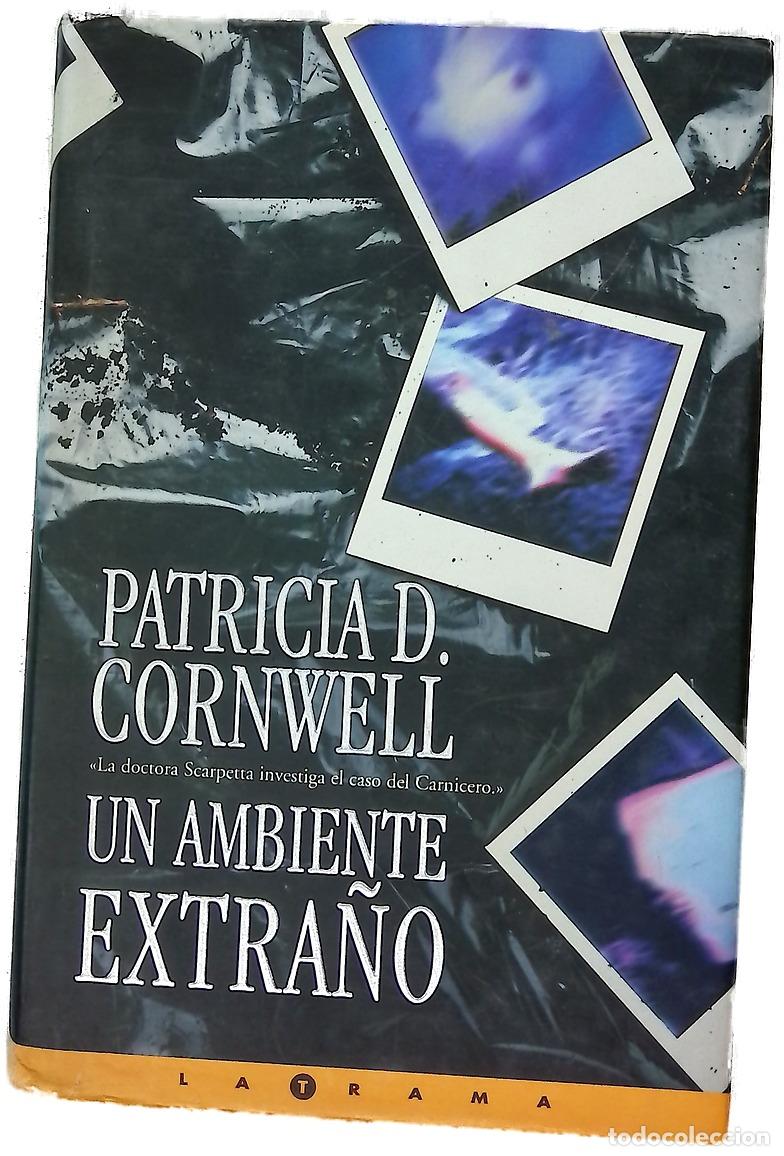 books: Un ambiente extra&ntilde;o - Cornwell, Patricia Daniels