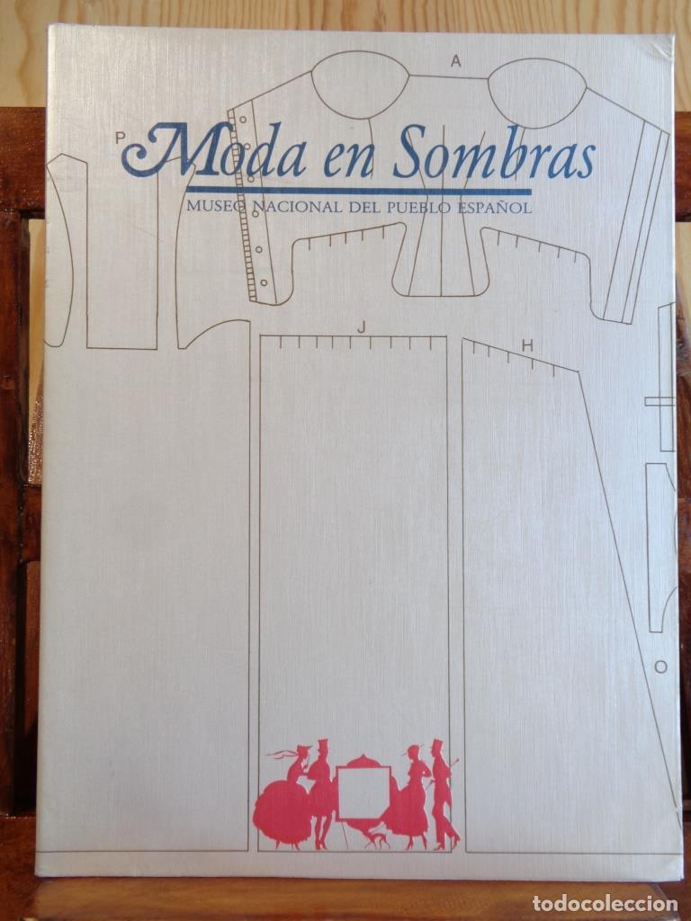 Libros: MODA EN SOMBRAS. Museo Nacional del Pueblo Espa&ntilde;ol. - VARIOS AUTORES