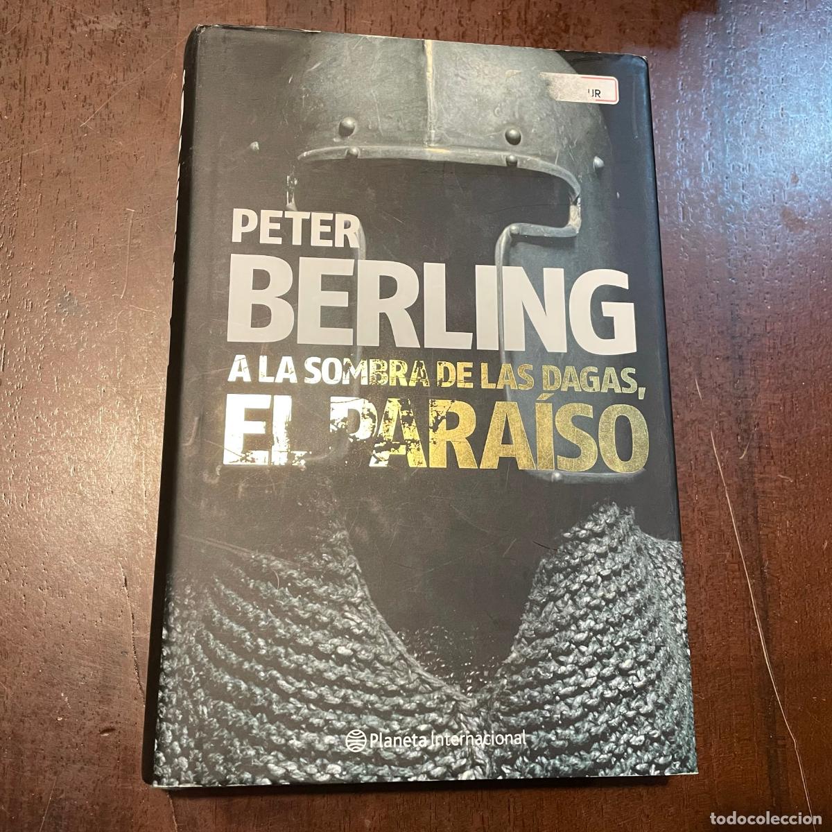 books: A la sombra de las dagas, el para&iacute;so - Peter Berling