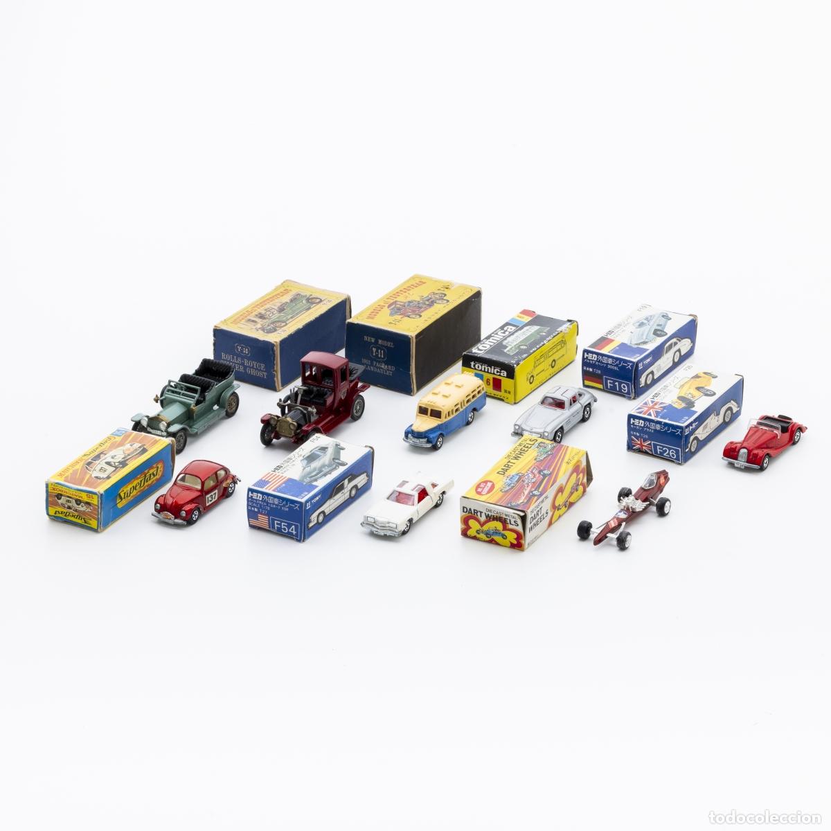 books: Juguetes - Ocho coches en miniatura
