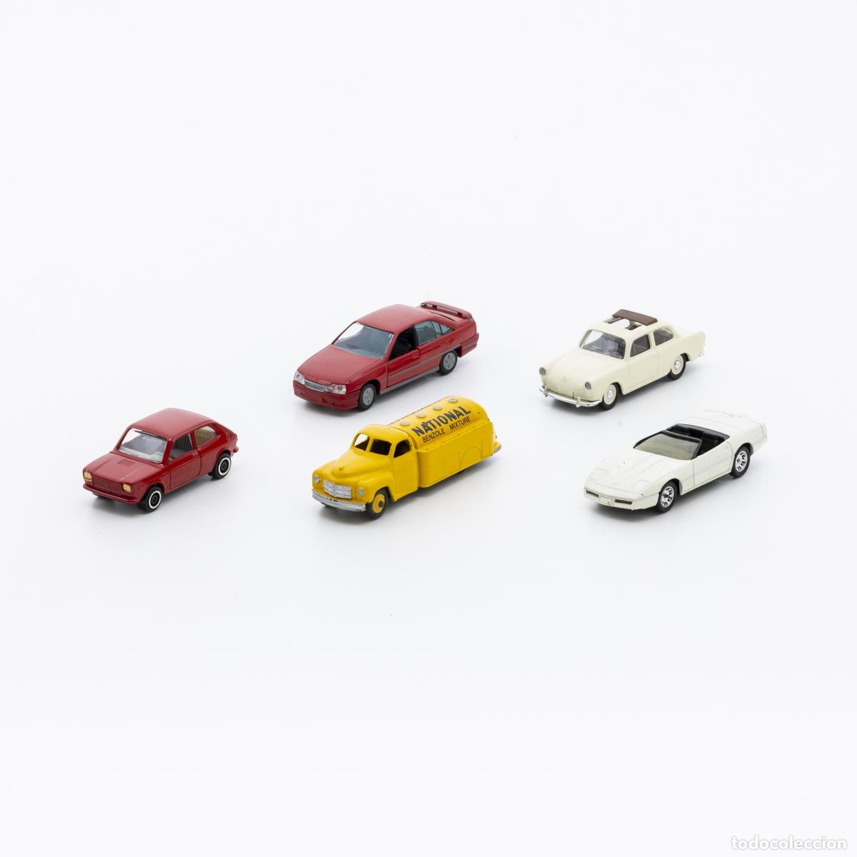 books: Juguetes - Cinco coches en miniatura