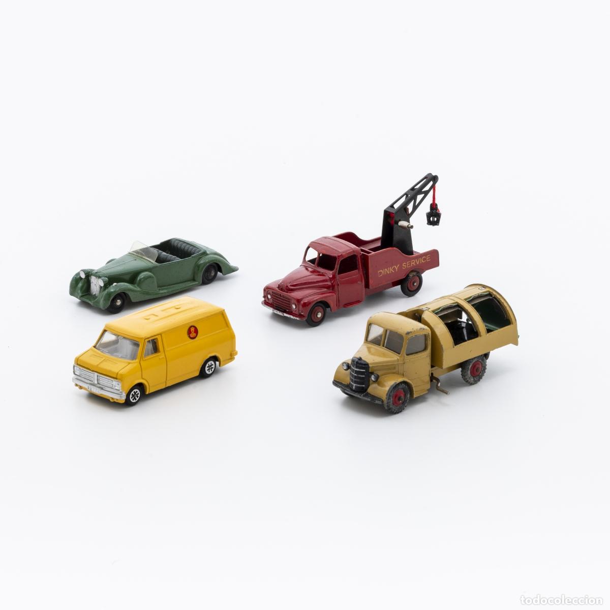 books: Juguetes - Cuatro coches Dinky Toys