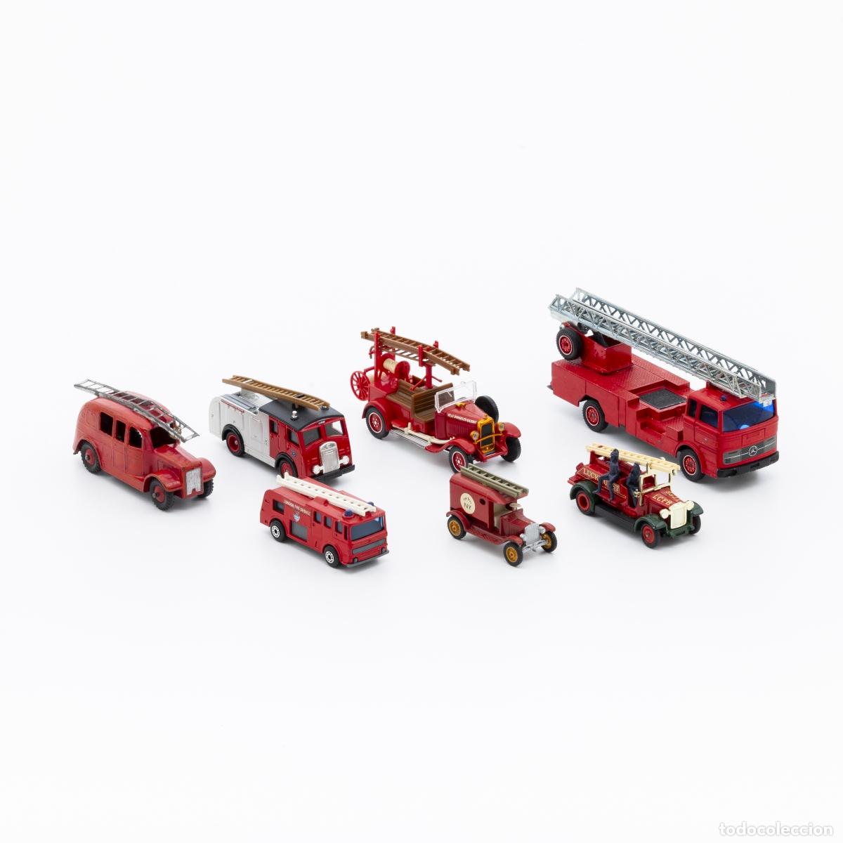 books: Juguetes - Siete camiones de bomberos en miniatura