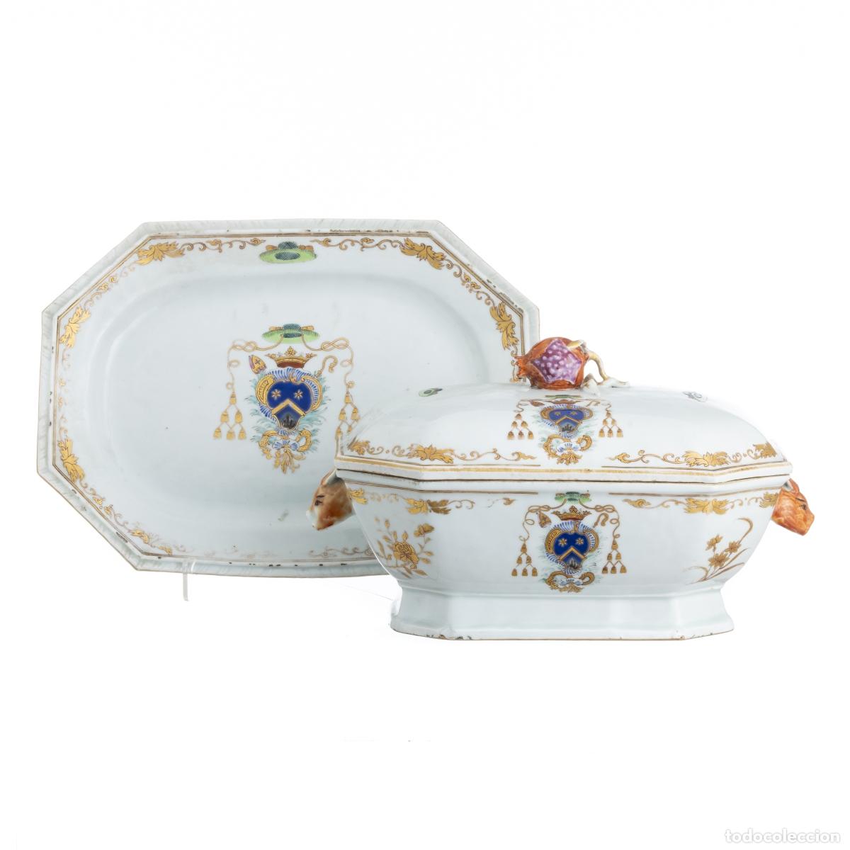 books: Porcelana china - Sopera con escudo de armas, Compa&ntilde;&iacute;a Brit&aacute;nica de las Indias Orientales - Siglo XV