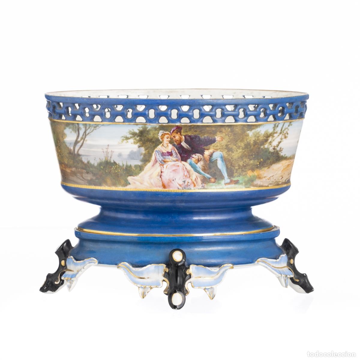 B&uuml;cher: Porcelana - Centro de mesa con base - Siglo XIX