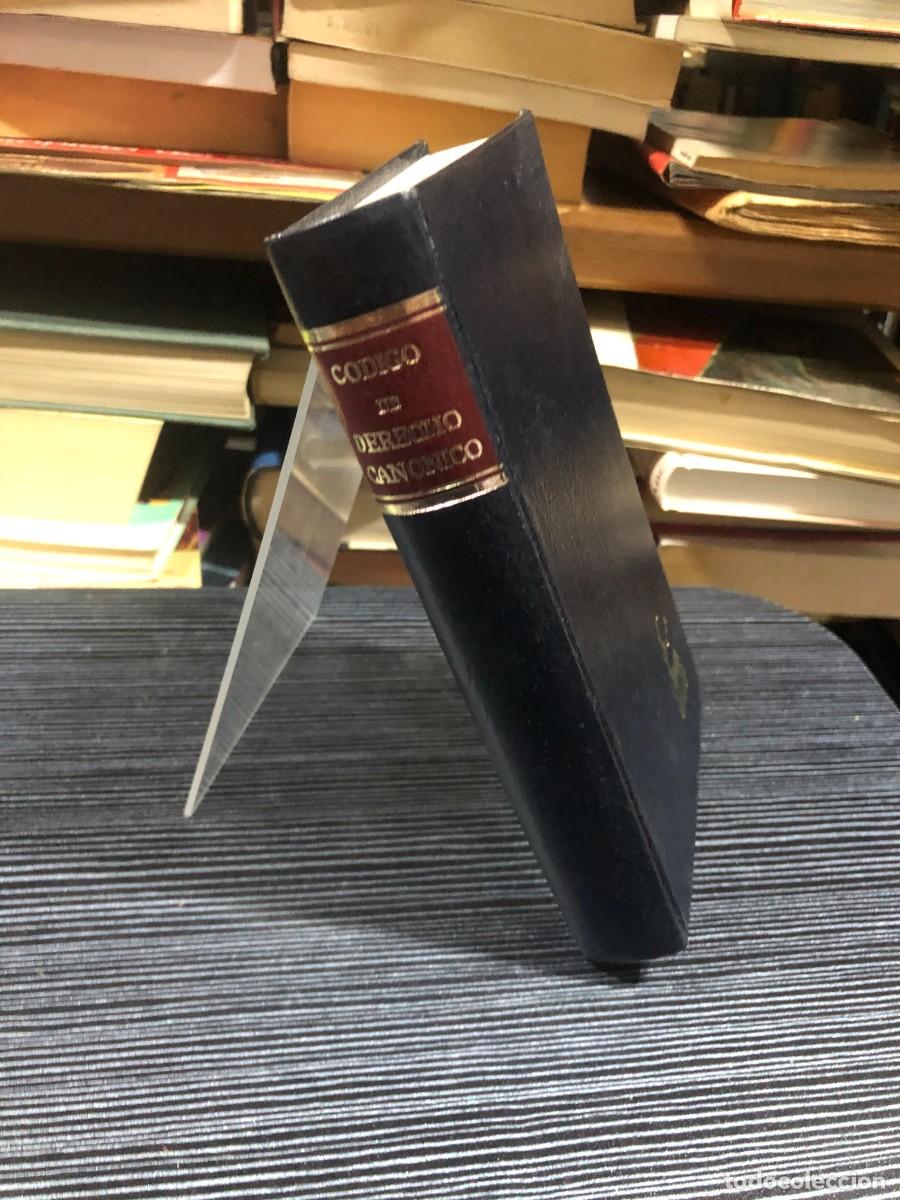 Libros: C&oacute;digo de Derecho Can&oacute;nico Edici&oacute;n biling&uuml;e (Biblioteca de Autores Cristianos - BAC, 1984)