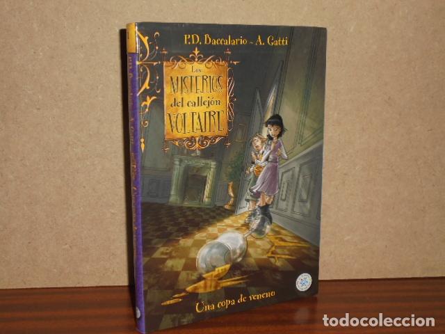 Libros: LOS MISTERIOS DEL CALLEJ&Oacute;N VOLTAIRE - UNA COPA DE VENENO - Baccalario, P. D. - A. Gatti