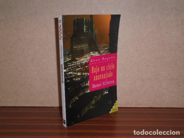books: BAJO UN CIELO ANARANJADO - Alfonseca, Manuel