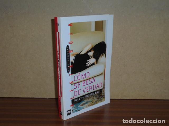 Libri di seconda mano: C&oacute;mo se besa de verdad - Holly-Jane Rahlens