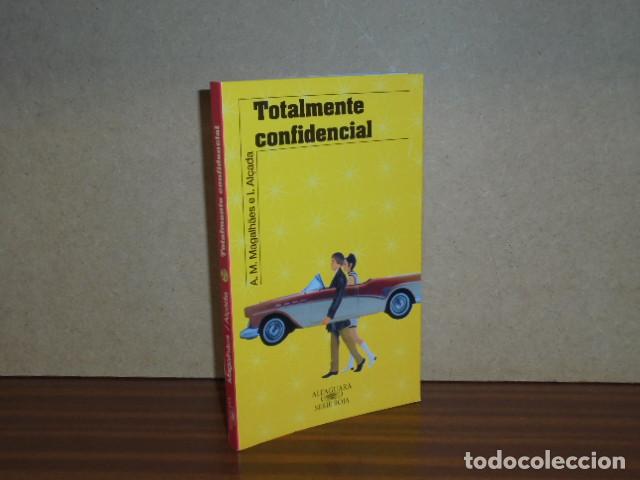 Libri di seconda mano: Totalmente confidencial - Ana Maria Magalhaes - Isabel Al&ccedil;ada