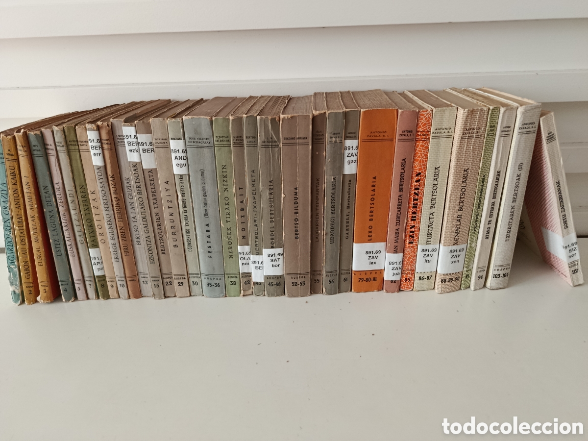 Libros: 33 tomos colecci&oacute;n AUSPOA Bertsolarismo