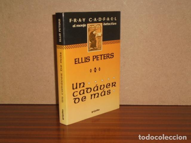 Libros: UN CAD&Aacute;VER DE M&Aacute;S - Peters, Ellis - Foto 2
