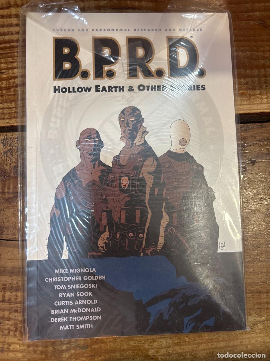 Libros: B.P.R.D., Vol. 1: Hollow Earth & Other Stories (Hellboy) Mignola, Mike Idioma: Espa&ntilde;ol