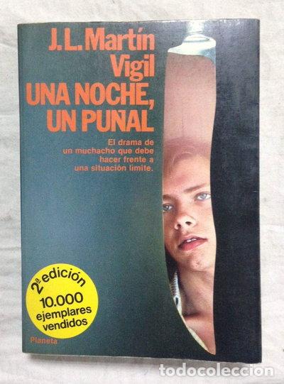 Libros: Una noche, un pu&ntilde;al- 9788432041631