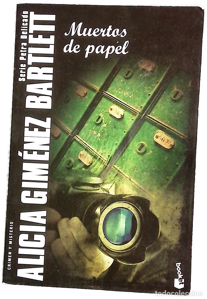 Libri di seconda mano: Muertos de papel - Gim&eacute;nez Bartlett, Alicia
