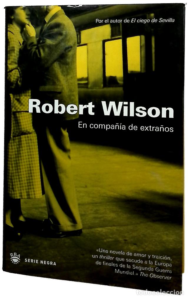 Libros: En compa&ntilde;&iacute;a de extra&ntilde;os - Wilson, Robert