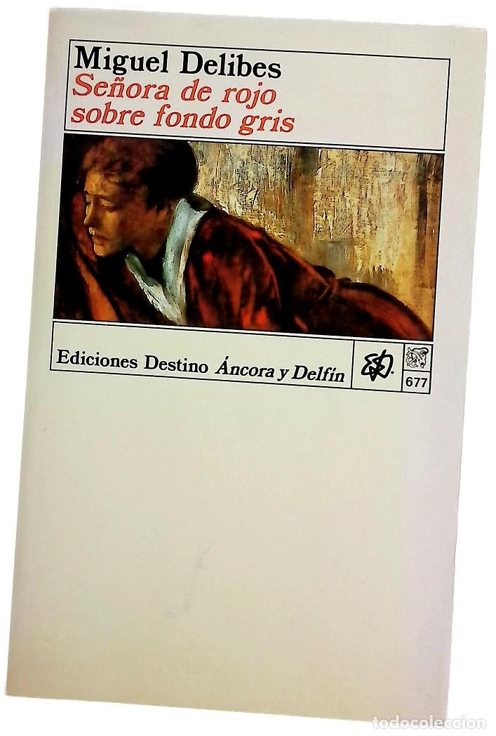 Libros: Se&ntilde;ora de rojo sobre fondo gris