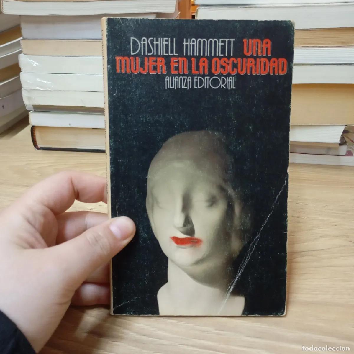 B&uuml;cher: Una mujer en la oscuridad - Dashiell Hammett