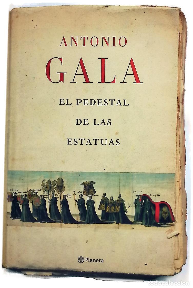 Livres: El pedestal de las estatuas