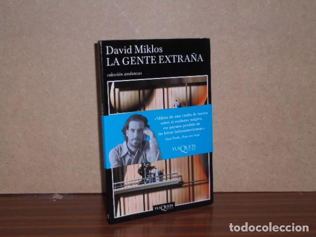 Libri di seconda mano: LA GENTE EXTRA&Ntilde;A - Miklos, David