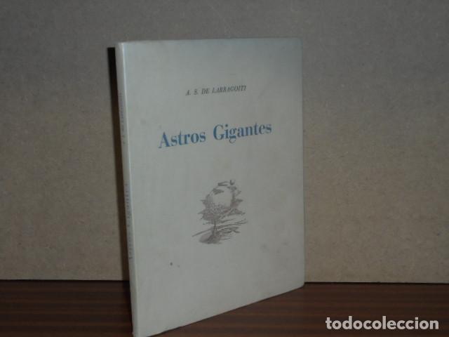 Libri di seconda mano: ASTROS GIGANTES - Larragoiti, A. S. de