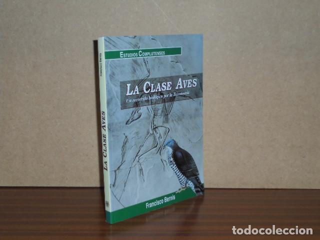 Libri di seconda mano: LA CLASE AVES - Un recorrido biol&oacute;gico por la Taxonom&iacute;a - Bernis, Francisco