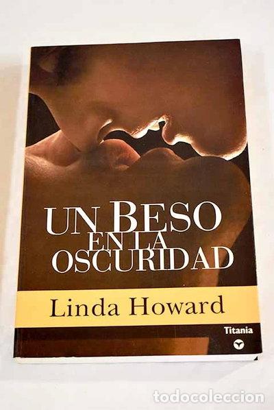 Livros em segunda m&atilde;o: Un beso en la oscuridad- 9788495752864