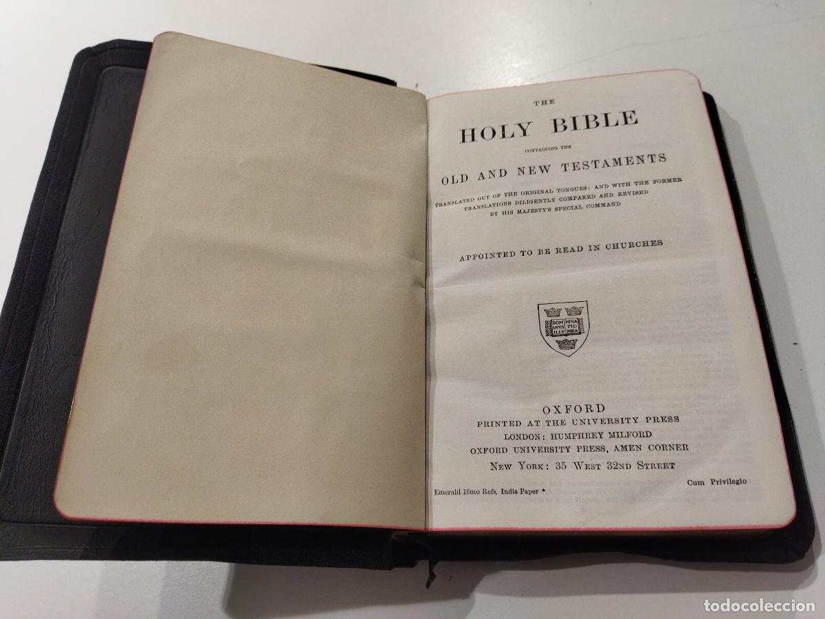 Livros em segunda m&atilde;o: THE HOLY BIBLE CONTAINING THE OLD AND THE NEW TESTAMENTS. - VARIOS