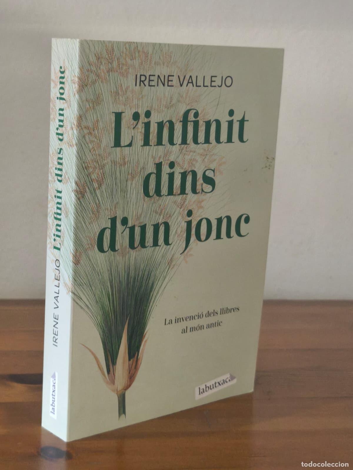 Libros: L&acute;INFINIT DINS D&acute;UN JONC - La intervenci&oacute; dels llibres al m&oacute;n antic - Irene Vallejo (IB10353P)