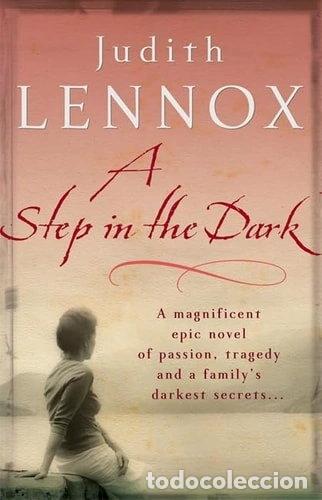 Livros em segunda m&atilde;o: A Step in the Dark- 9780755335473