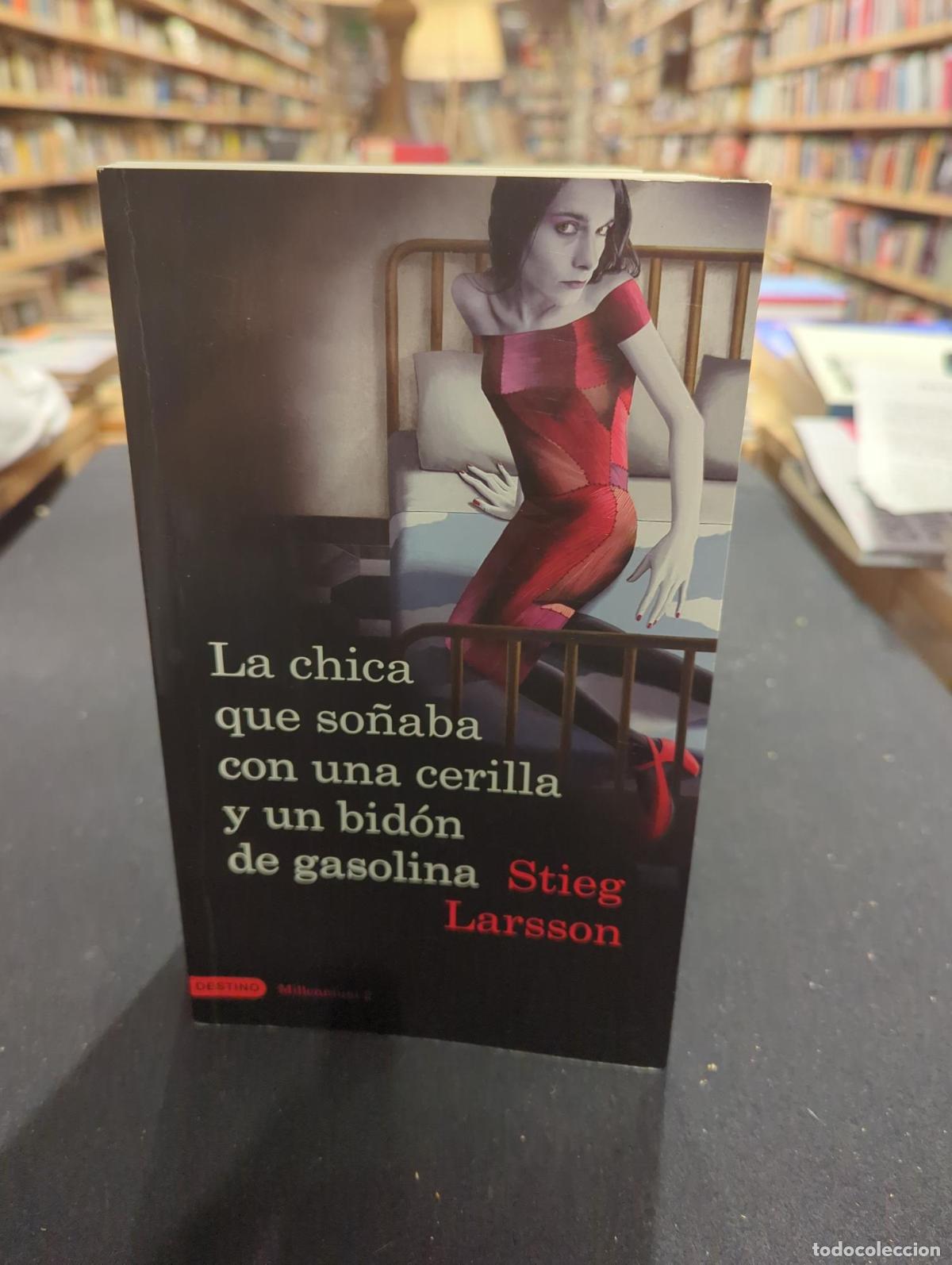 books: La chica que so&ntilde;aba con una cerilla y un bid&oacute;n de gasolina - Stieg Larsson