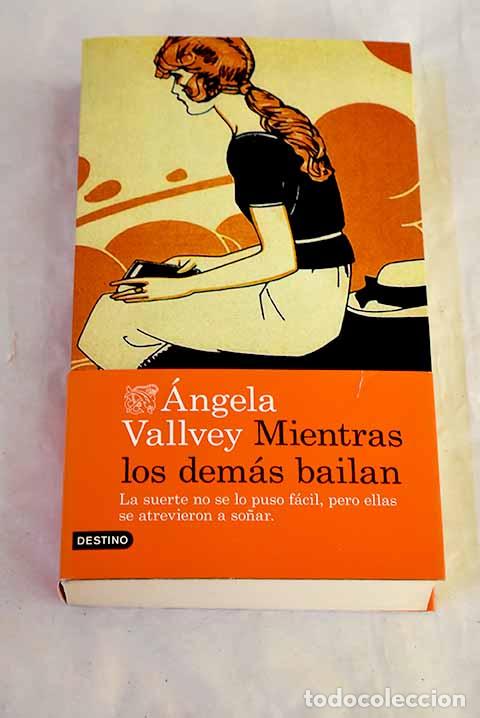 Livros em segunda m&atilde;o: Mientras los dem&aacute;s bailan.- Vallvey, &Aacute;ngela