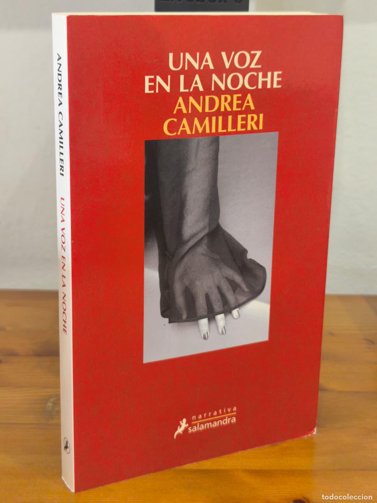 Libros: UNA VOZ EN LA NOCHE - Andrea Camilleri - Salamandra - 2016 (IB10369R)