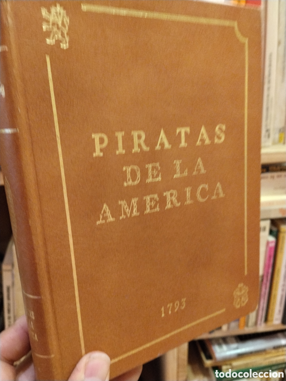 books: PIRATAS  DE LA  AMERICA  Y LUZ  A LA DEFENSA  DE LAS  COSTAS  DE INDIAS  OCCIDENTALES Traducido del