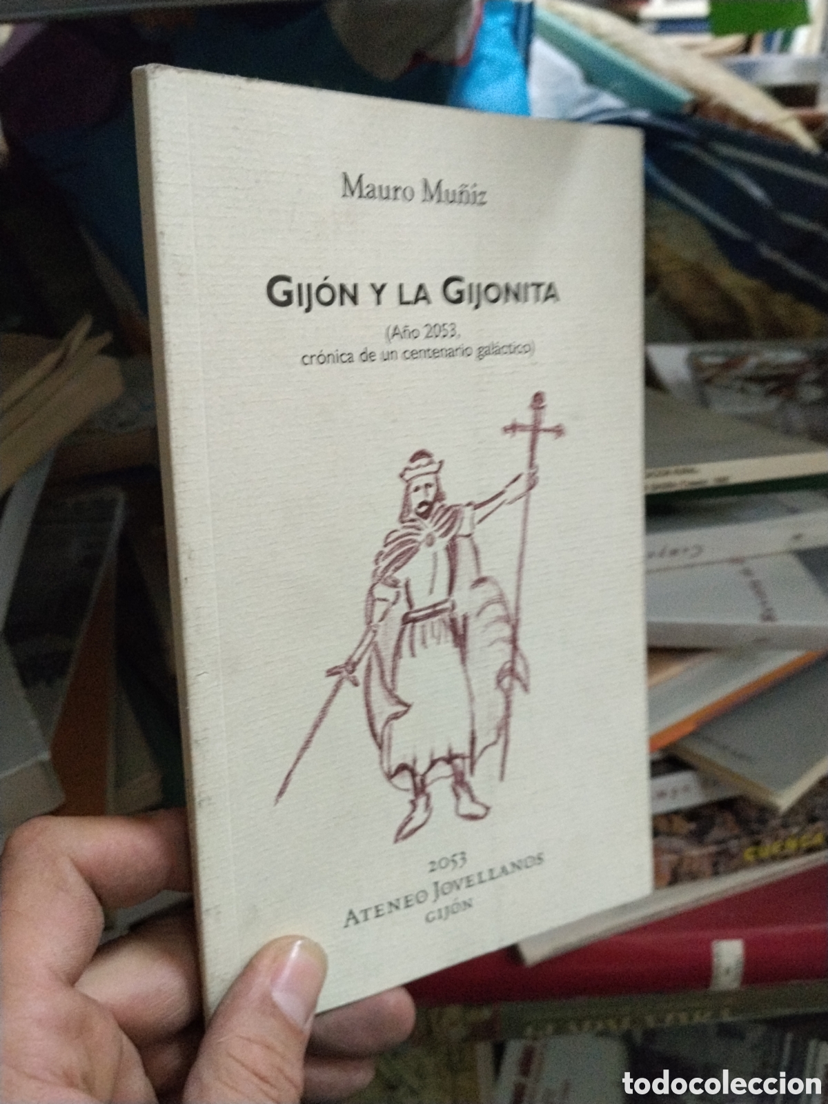 Libros: GIJ&Oacute;N Y LA GIJONITA ( A&Ntilde;O 2053 CRONICA DE UN CENTENARIO GAL&Aacute;CTICO ) - MU&Ntilde;IZ, Mauro