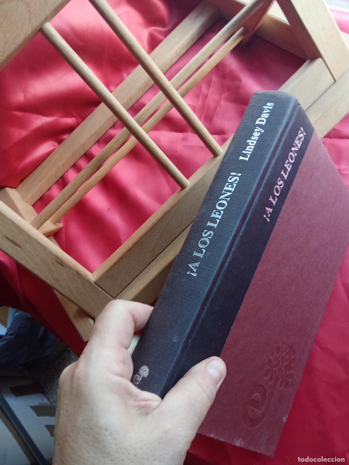 Libros: &iexcl;A los leones! Lindsey Davis L.31642-1389 - Foto 2