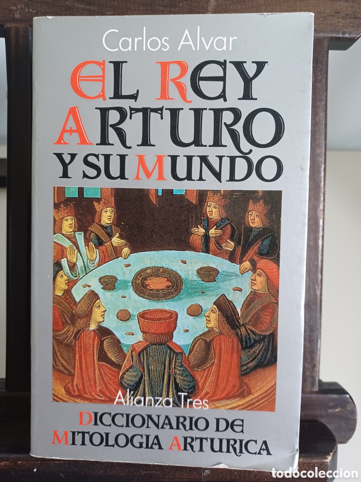Libros: El Rey Arturo y su mundo. Diccionario de mitolog&iacute;a art&uacute;rica/ Carlos Alvar/ Alianza Tres, 1991