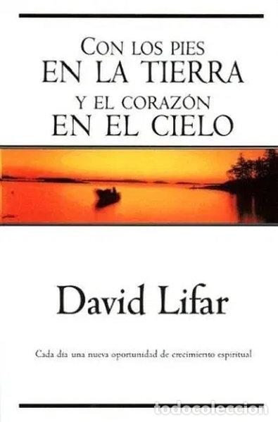 Libros: Con los pies en la tierra y el coraz&oacute;n en el cielo- 9789501522358