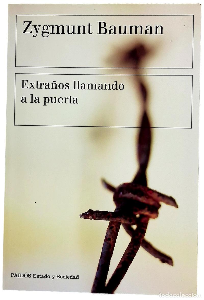 Libri di seconda mano: Extra&ntilde;os llamando a la puerta