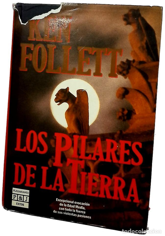 Livros em segunda m&atilde;o: Los pilares de la tierra - Follett, Ken; V&aacute;zquez, Rosal&iacute;a