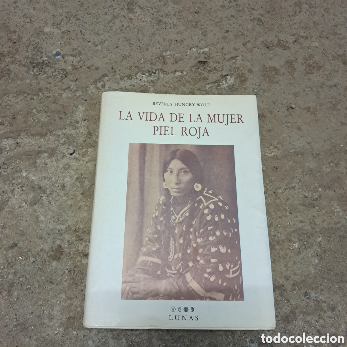books: La vida de la mujer piel roja, Beverly Hungry Wolf, Lunas