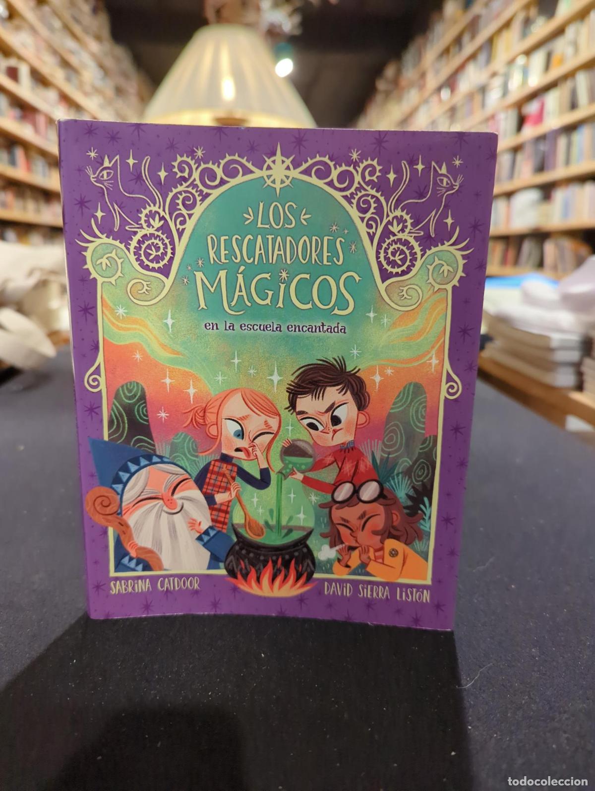 Livres: Los Rescatadores M&aacute;gicos 3. En la escuela encantada - Sabrina Catdoor