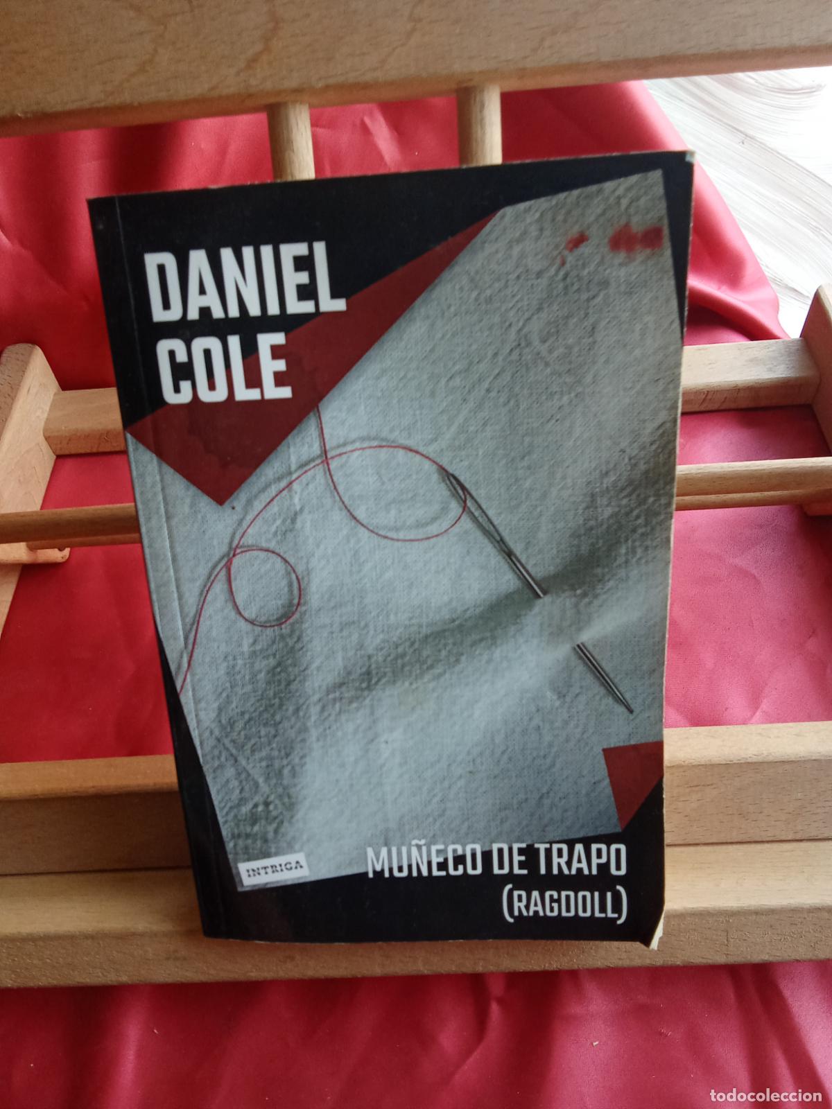 Livros em segunda m&atilde;o: Mu&ntilde;eco de trapo (Ragdoll) Daniel Cole L.809-3325