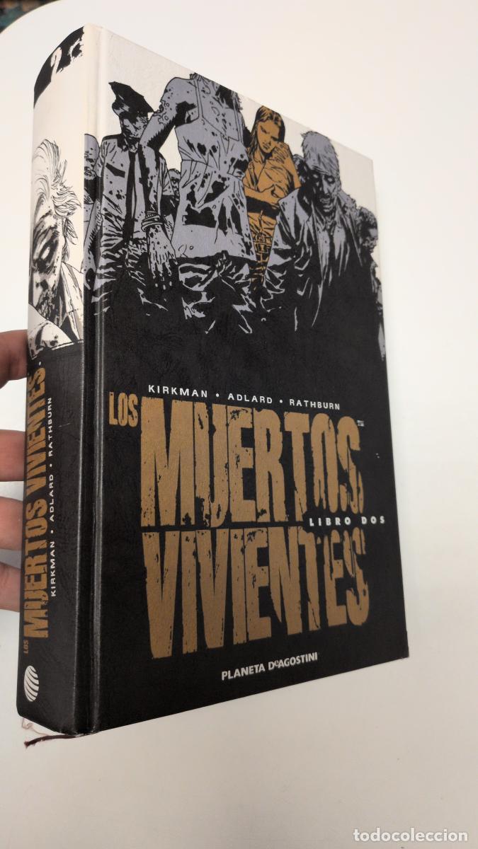 Libros: Los muertos vivientes. Libro dos - VVAA