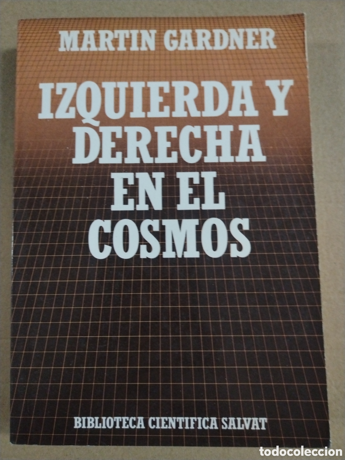 books: IZQUIERDA Y DERECHA EN EL COSMOS. MARTIN GARDNER.