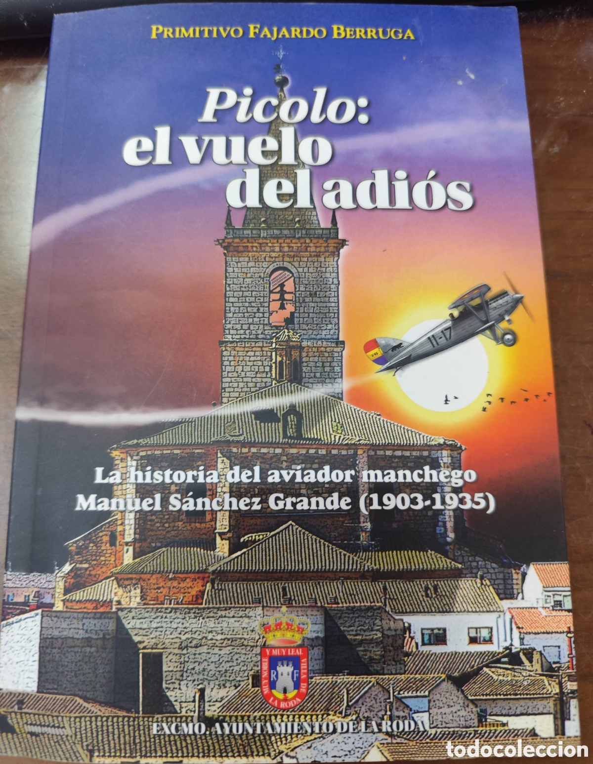 Libri di seconda mano: PICOLO. EL VUELO DEL ADIOS. La historia del aviador manchego Manuel S&aacute;nchez Grande 1903-1935. Dedica