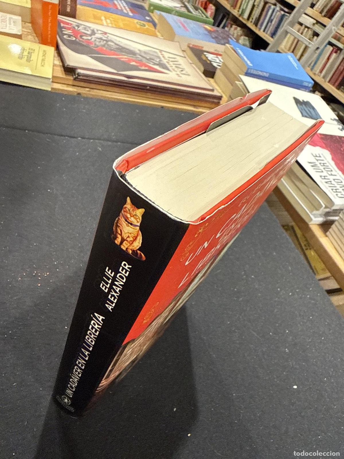 Libros: Un cad&aacute;ver en la librer&iacute;a - Ellie Alexander - Foto 3