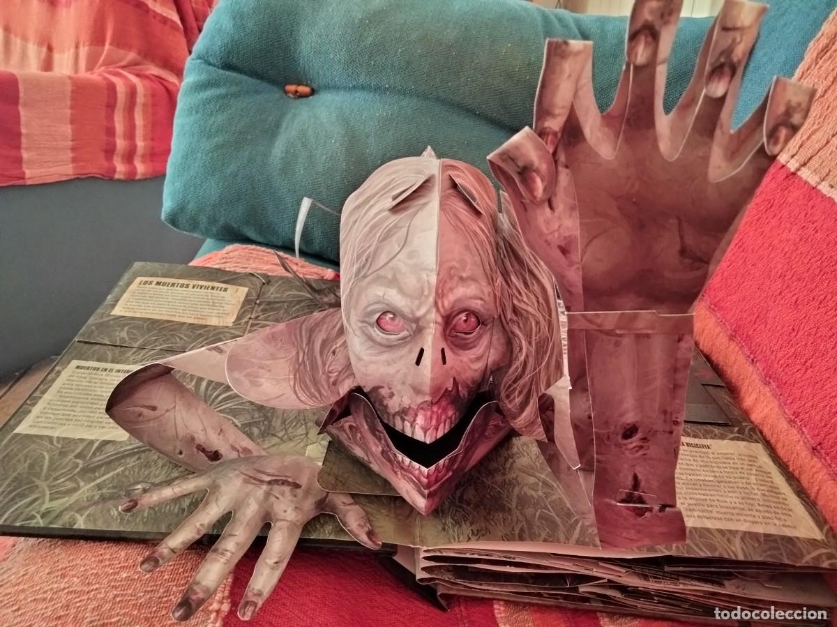 Libros: Libro ilustrado Pop-up &rdquo;The walking dead&rdquo; - Foto 3