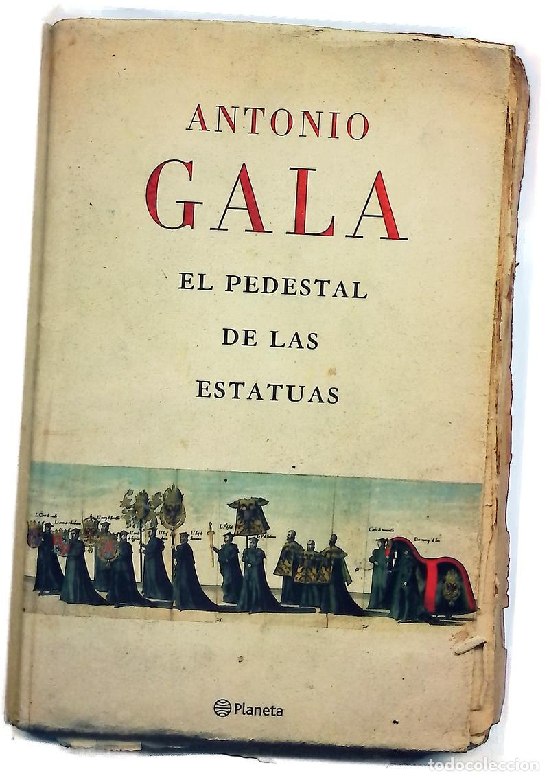 Livres: El pedestal de las estatuas